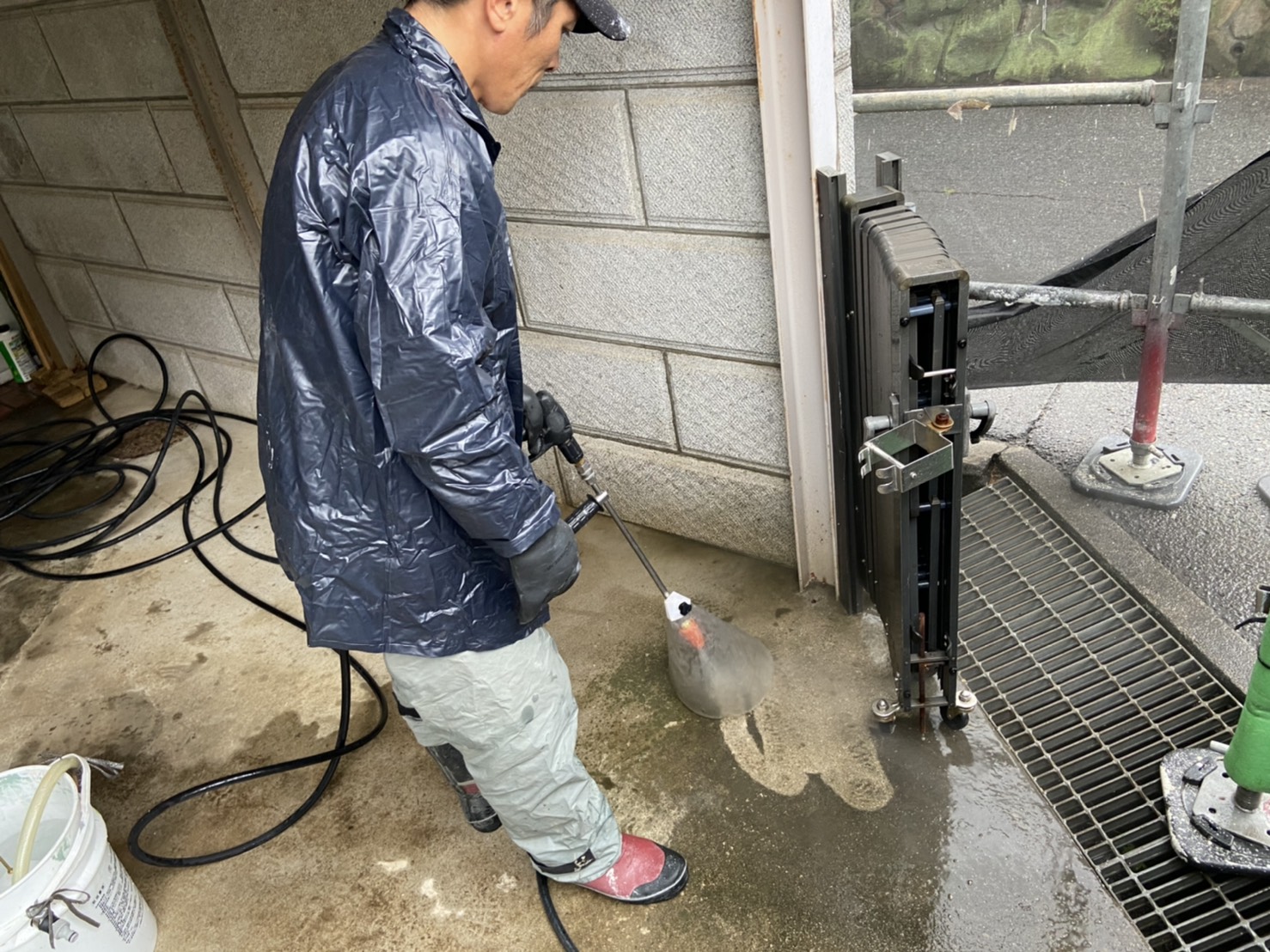 コンクリート土間高圧洗浄＠高槻市津之江町