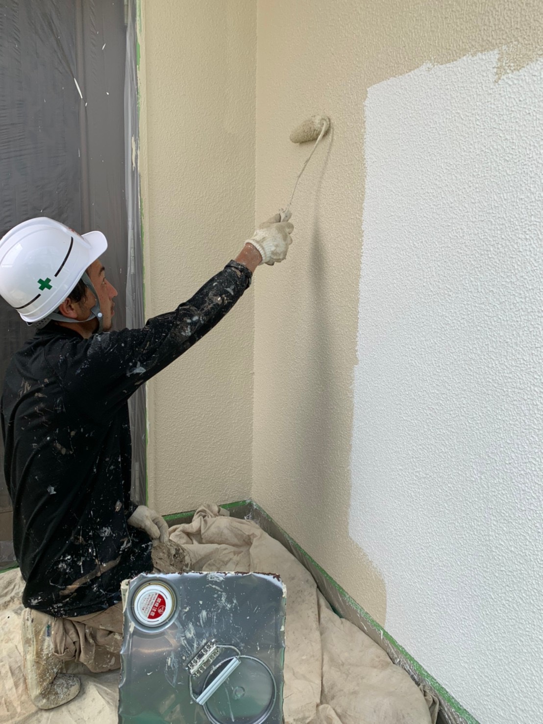 外壁塗装中塗り@高槻市安岡寺町