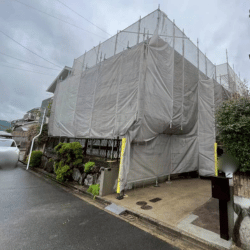 外壁塗装工事の足場設置と養生ネット|京都府宇治市 戸建てリフォーム