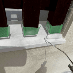 笠木部分の塗装作業写真|外壁塗装工事に伴う防水補修(高槻市)