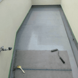 FRP防水のトップコート作業後の写真|紫外線・汚れから保護する保護層