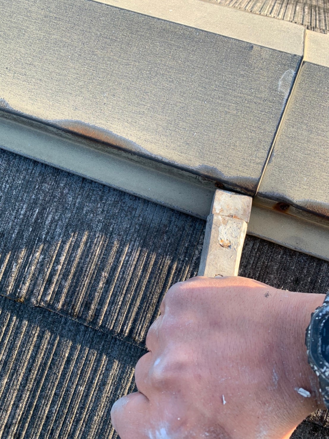 茨木・高槻の外壁屋根塗装防水YJリフォーム屋根棟板金クギ押さえ@高槻市北大樋町