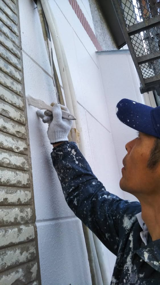 茨木・高槻の外壁塗装・防水工事YJリフォーム高槻本店仕上げのライン取り@茨木市上泉町