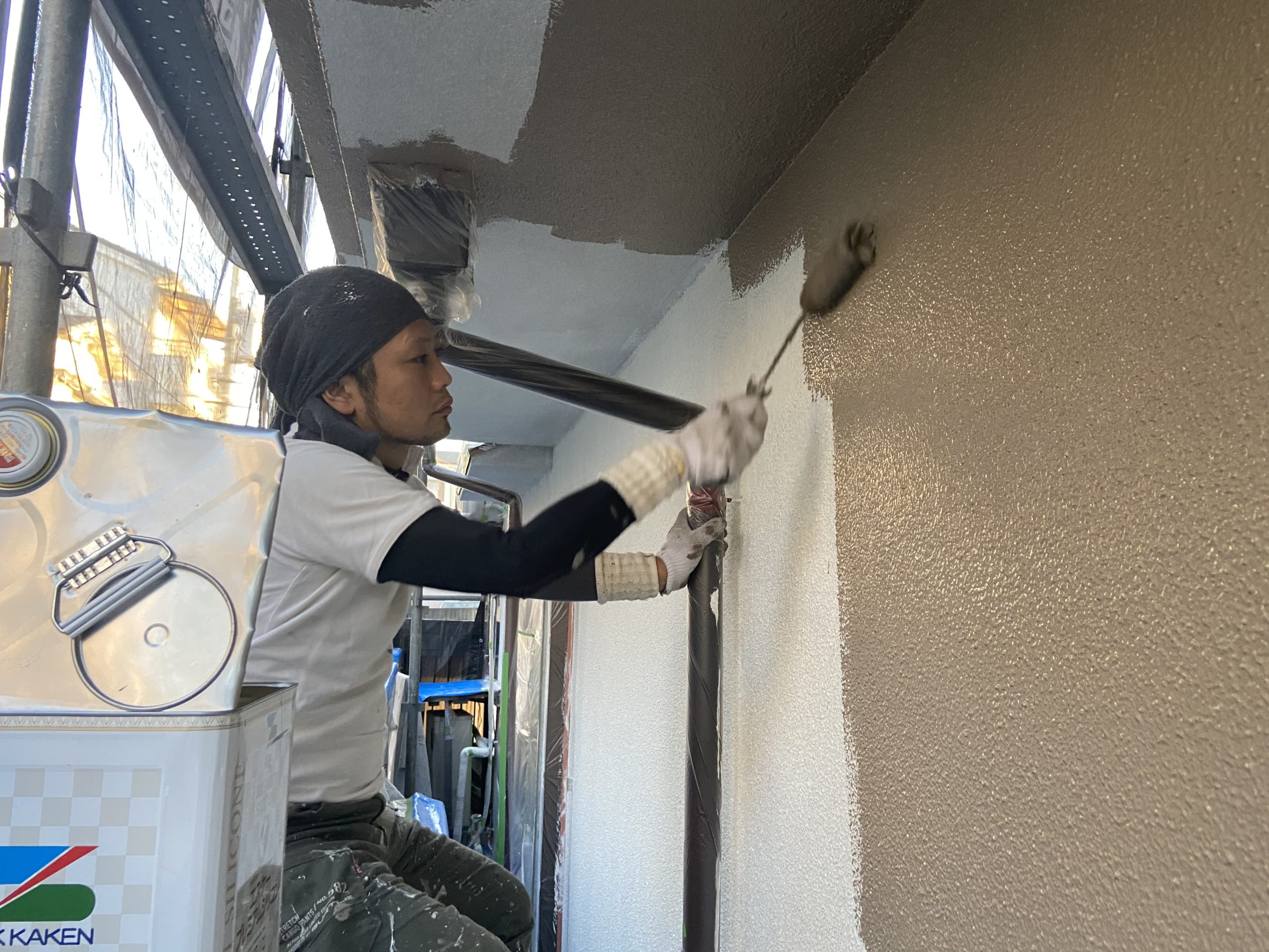 茨木・高槻の外壁塗装YJリフォーム外壁塗装中塗り@高槻市津之江北