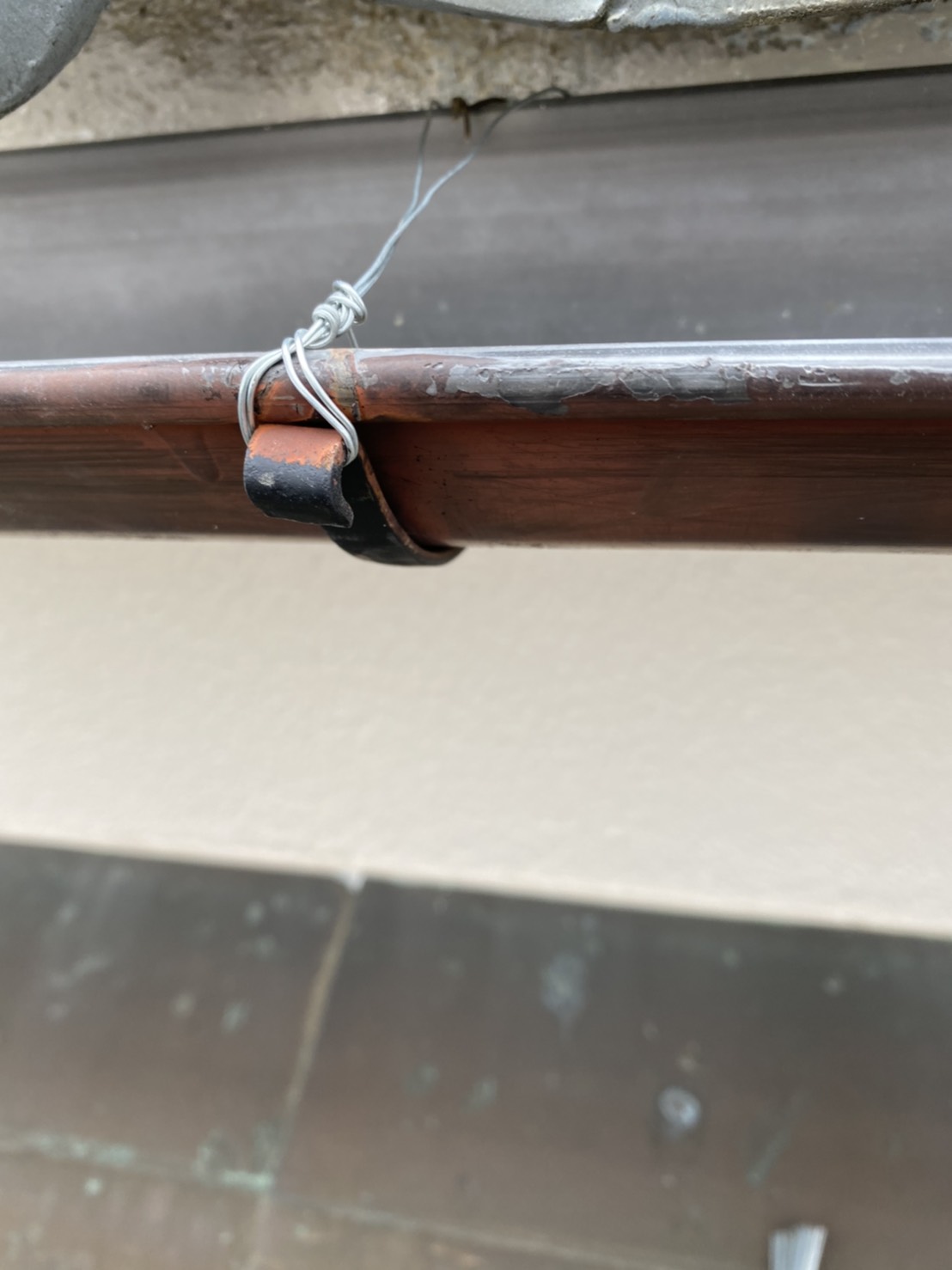 茨木・高槻の外壁塗装YJリフォーム軒樋針金交換@高槻市津之江町