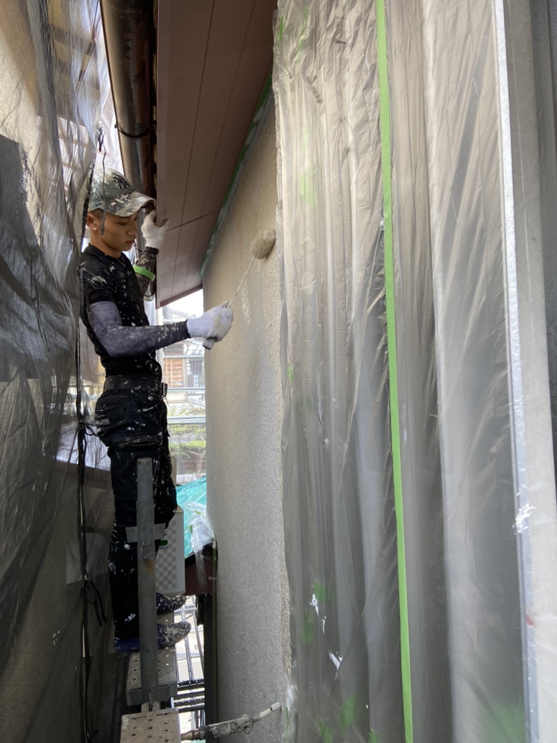 茨木・高槻の外壁塗装YJリフォーム外壁塗装中塗り@吹田市山田