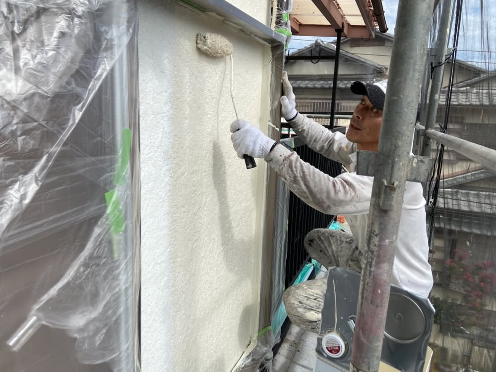 茨木・高槻の外壁塗装YJリフォーム外壁塗装中塗り@吹田市山田