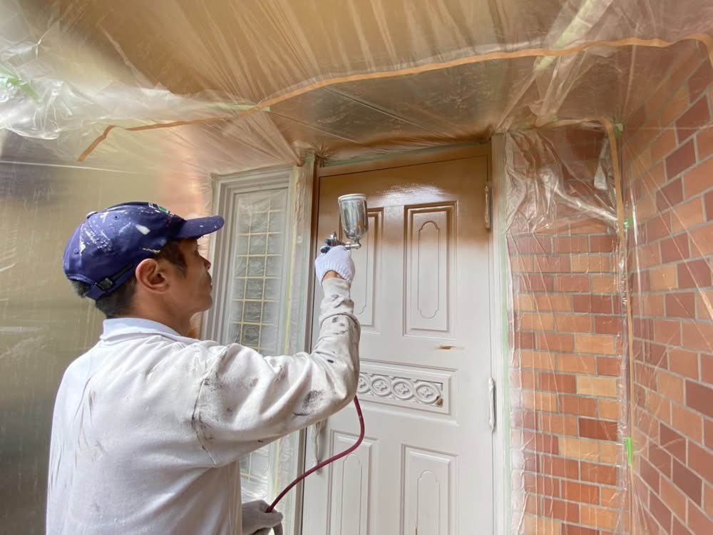 茨木・高槻の外壁塗装YJリフォーム玄関ドア吹付@吹田市山田